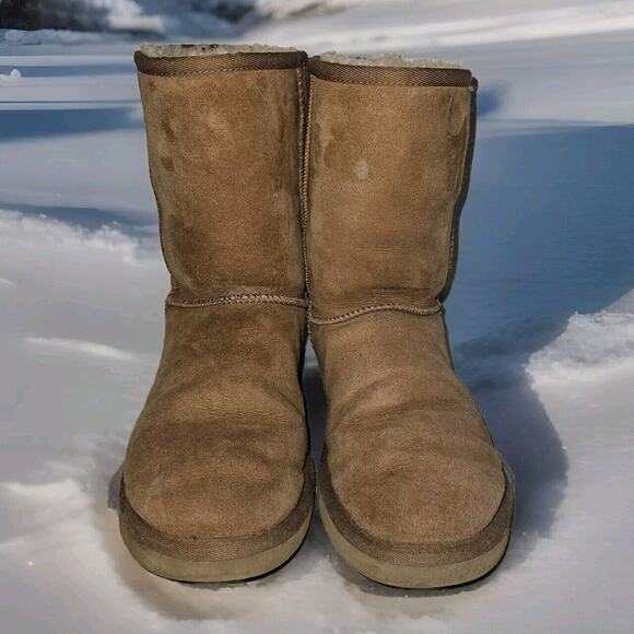 UGG Women's Classic Short 5825 Brown Snow Boots - Size 8 - Picture 2 of 10